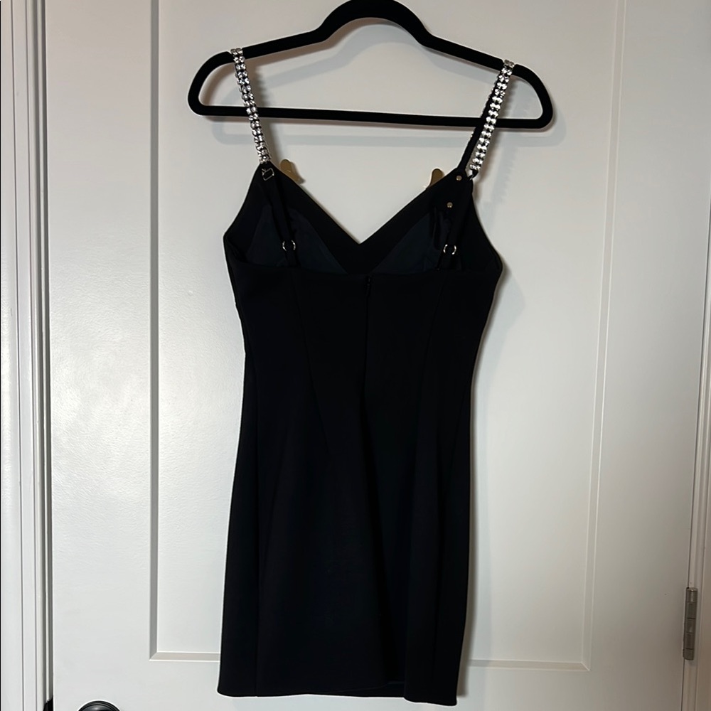 Area Elegant Black Dress with Gold Accents - Picture 4 of 7